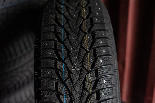 фото протектора и шины WINTERNOVA STUD III Шина ZMAX WINTERNOVA STUD III 235/65 R17 108T