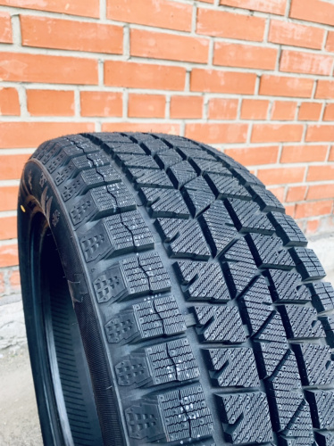 фото протектора и шины Ice Blazer Arctic SUV Шина Sailun Ice Blazer Arctic SUV 235/55 R18 104H