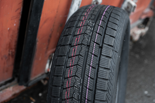 фото протектора и шины ICEPIONEER 868 Шина ZMAX ICEPIONEER 868 195/55 R16 91H