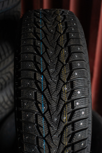 фото протектора и шины WINTERNOVA STUD III Шина ZMAX WINTERNOVA STUD III 195/75 R16C 107/105R