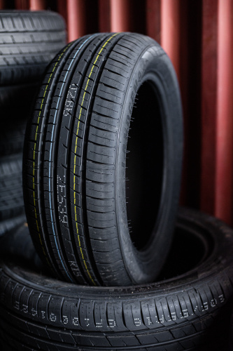 фото протектора и шины LANDGEMA Шина ZMAX LANDGEMA 225/55 R16 99W