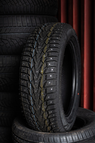 фото протектора и шины WINTERNOVA STUD III Шина ZMAX WINTERNOVA STUD III 185/75 R16C 104/102R