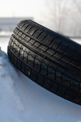 фото протектора и шины ICEPIONEER 868 Шина ZMAX ICEPIONEER 868 195/60 R15 88H